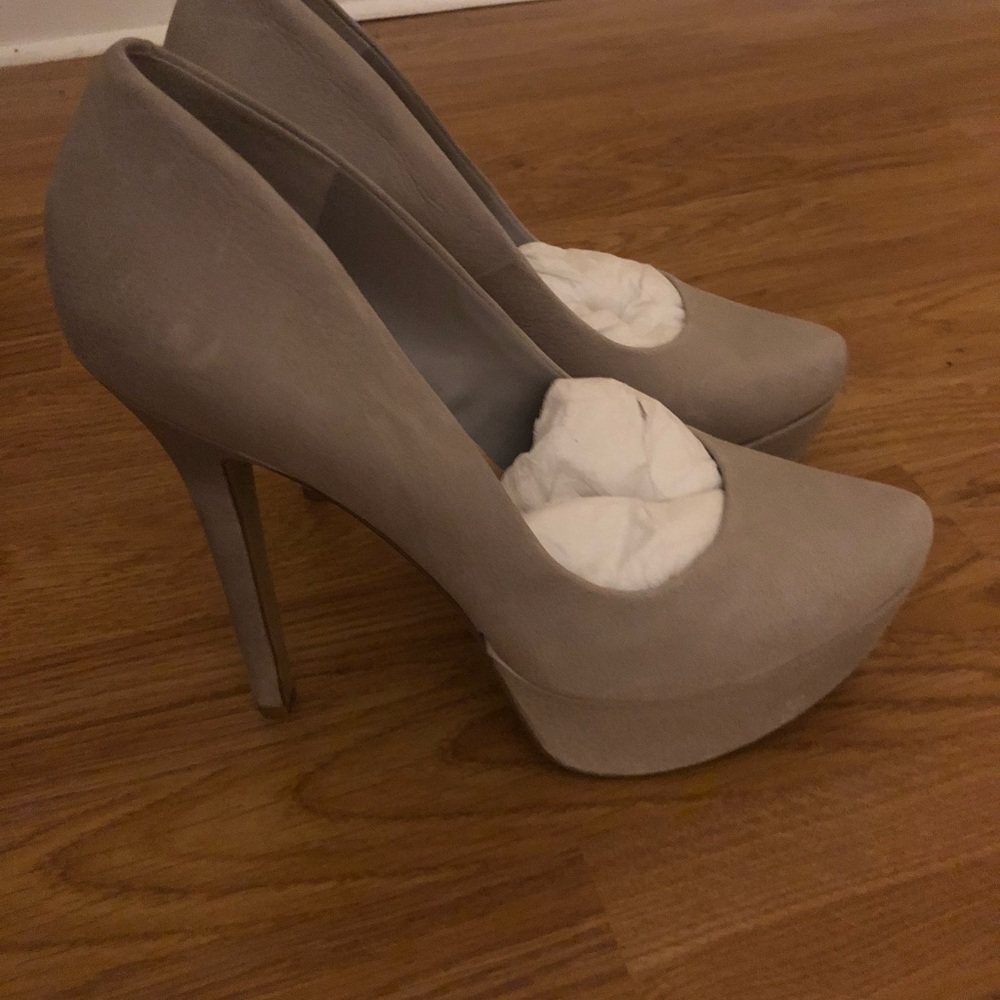 GORGEOUS! Nubuck Nude PUMPS!